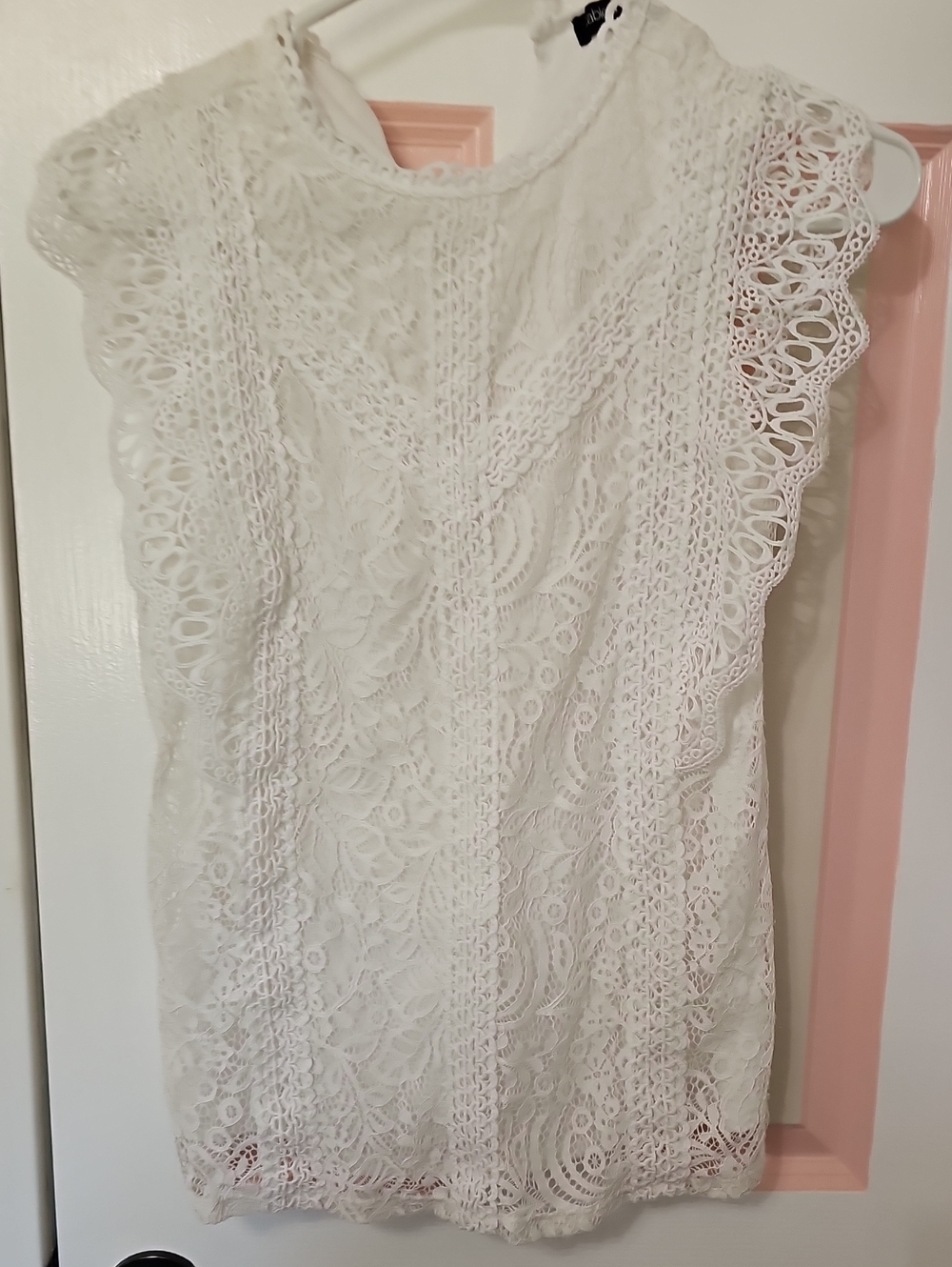 Cable & Gauge White Lace Top with Scalloped Trim